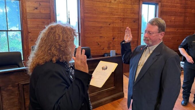 Howe Swears In New Fire Chief Gary Estep